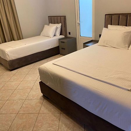 "Hotel Lili" Sarande Luaran gambar
