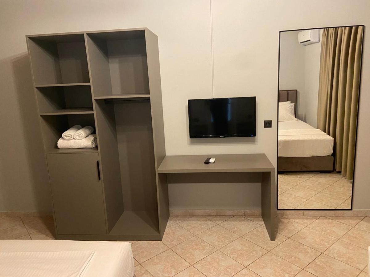 "Hotel Lili" Sarande Luaran gambar