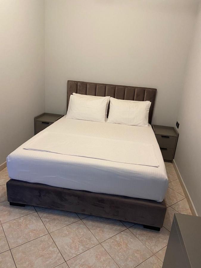 "Hotel Lili" Sarande Luaran gambar